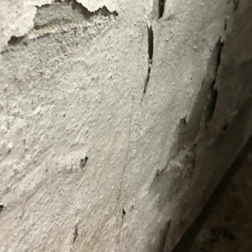 Vorherbild einer geschädigten Wand in Hamburg